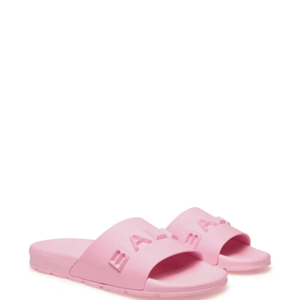 Шлепанцы с тисненым логотипом