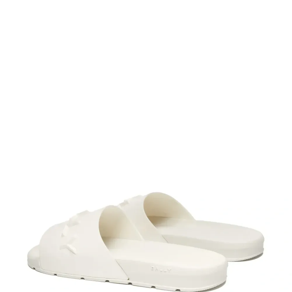 Шлепанцы с тисненым логотипом Шлепанцы с тисненым логотипом