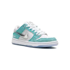 Кроссовки SB Dunk Low из коллаборации с April Skateboards Кроссовки SB Dunk Low из коллаборации с April Skateboards