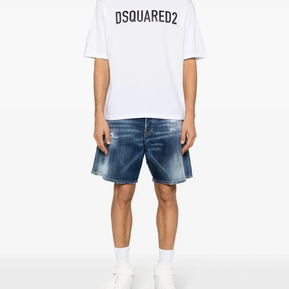 Футболка с логотипом