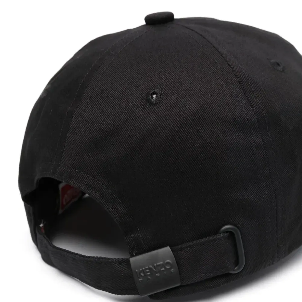 Бейсболка с логотипом