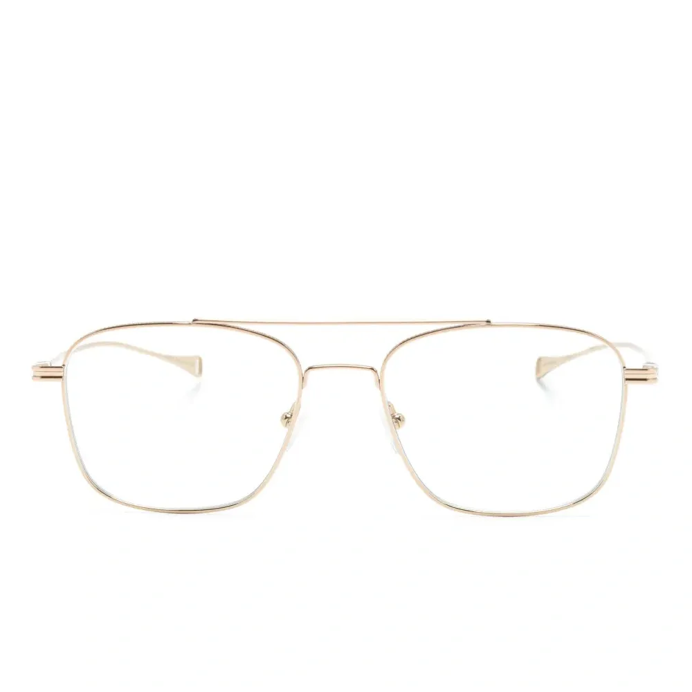 Очки в квадратной оправе