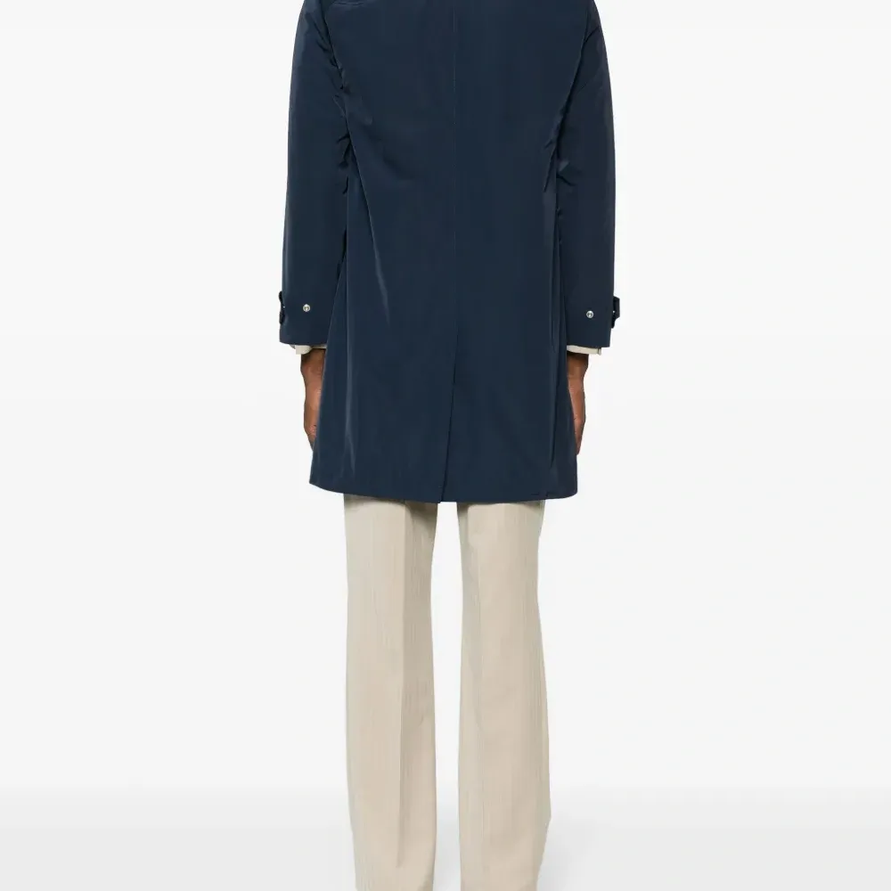 Плащ на кнопках