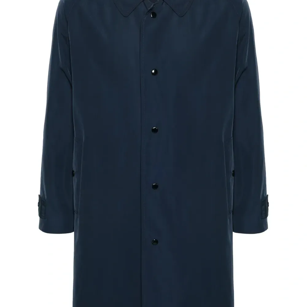 Плащ на кнопках