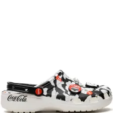 Слиперы Classic Clog из коллаборации с Coca Cola Слиперы Classic Clog из коллаборации с Coca Cola
