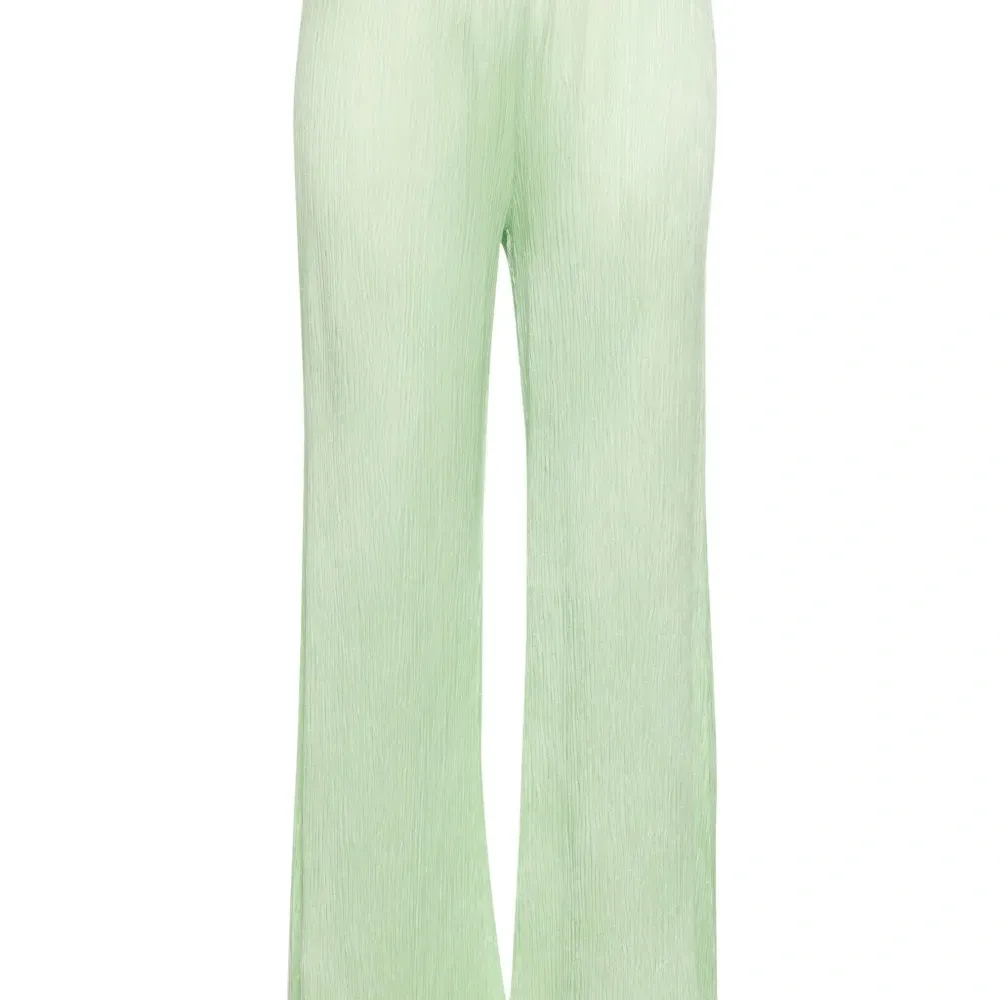 Прямые брюки со складками