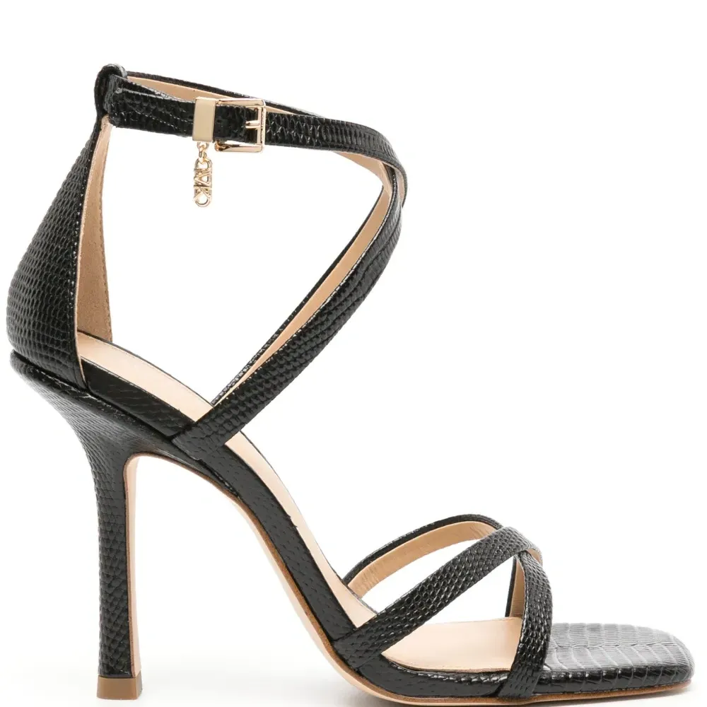 Сандалии с тиснением под кожу ящерицы