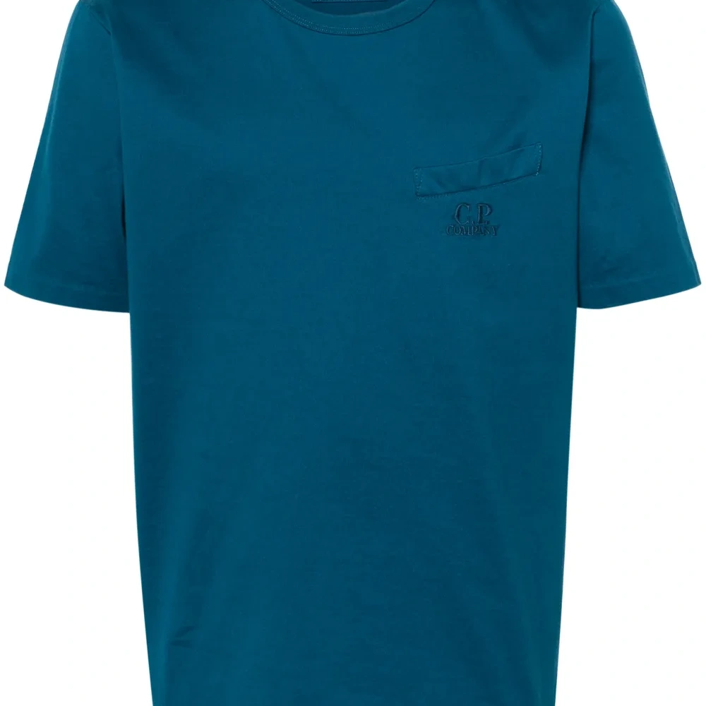 Футболка с вышитым логотипом