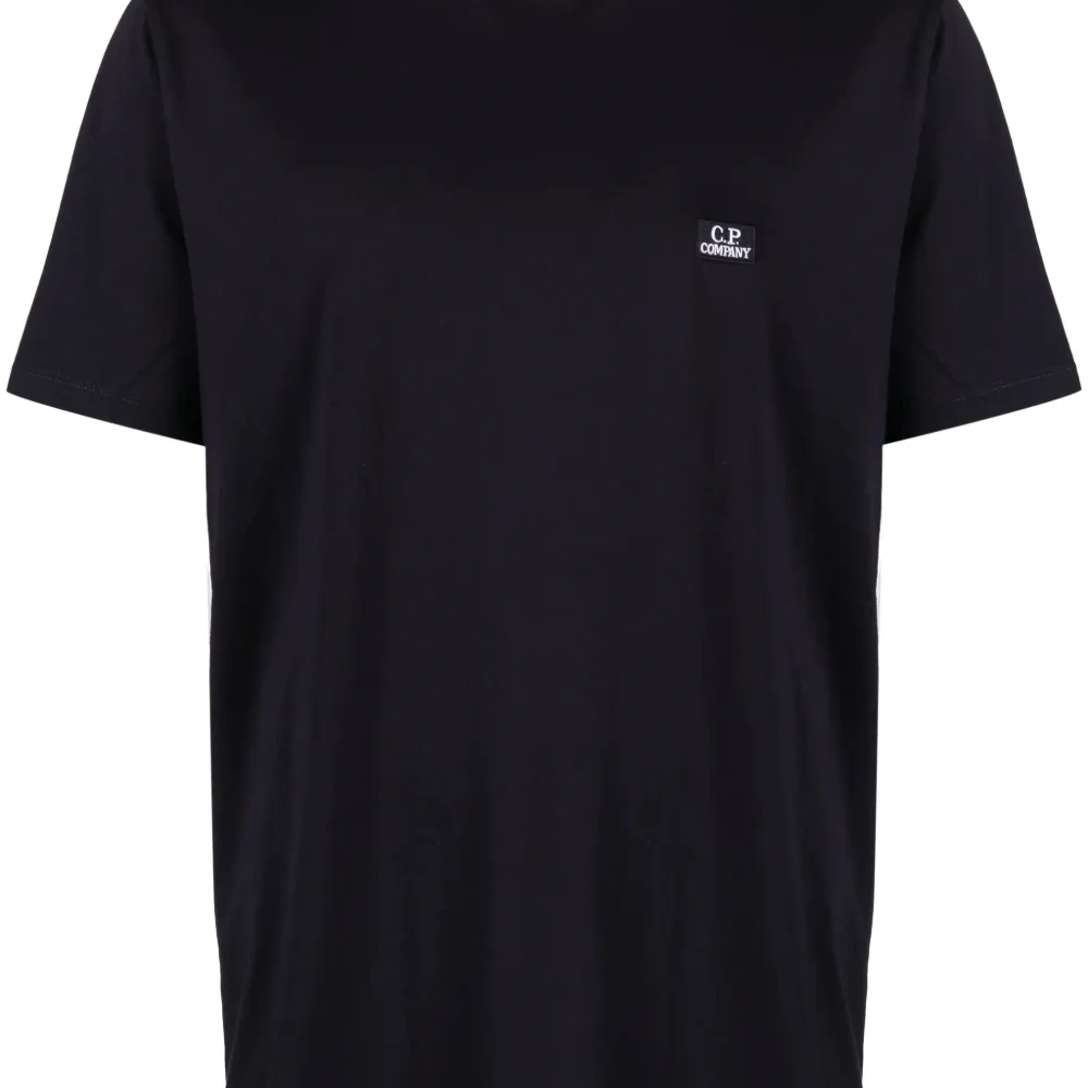 Футболка с нашивкой-логотипом