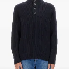 Вязаный свитер на пуговицах