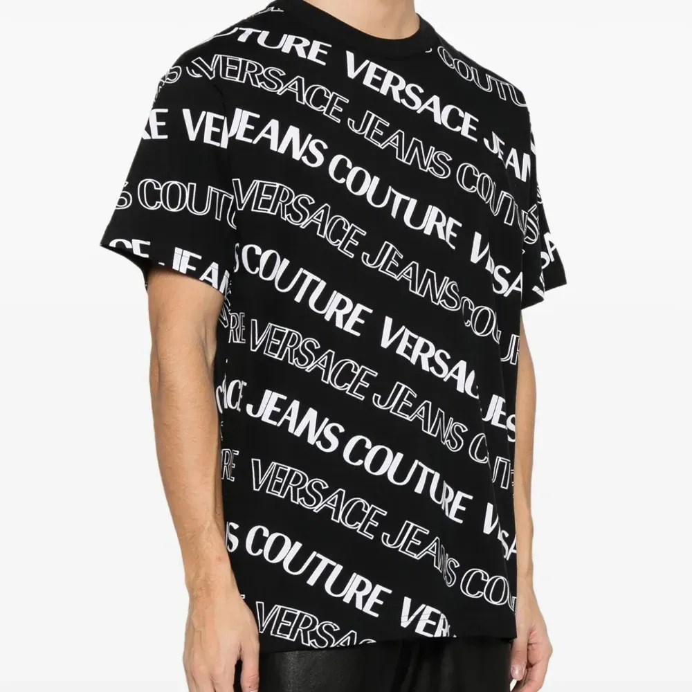 Футболка с логотипом