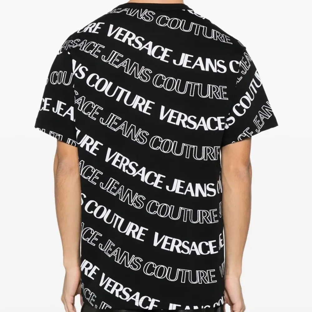 Футболка с логотипом