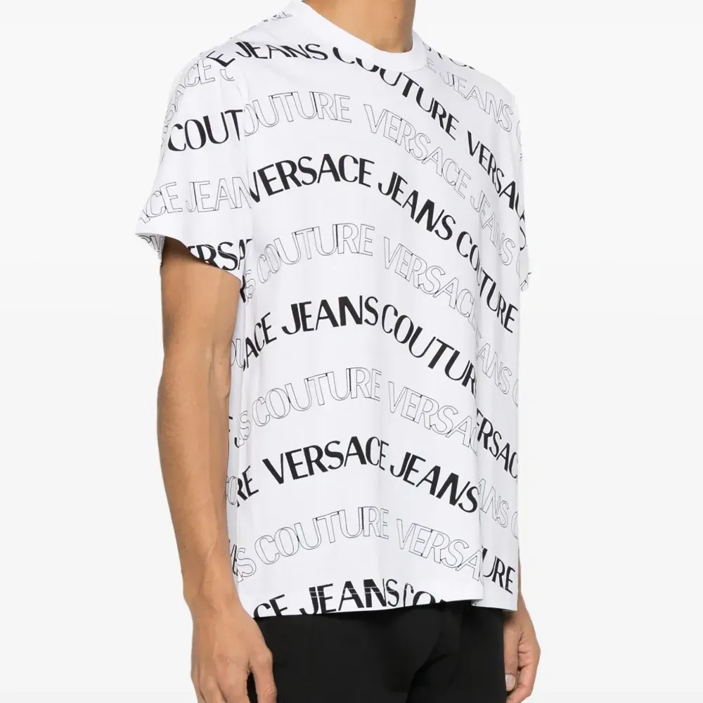 Футболка с логотипом