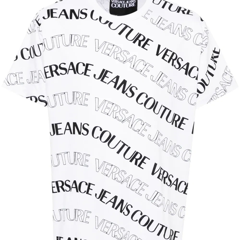 Футболка с логотипом