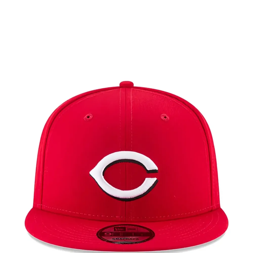 Бейсболка с вышитым логотипом