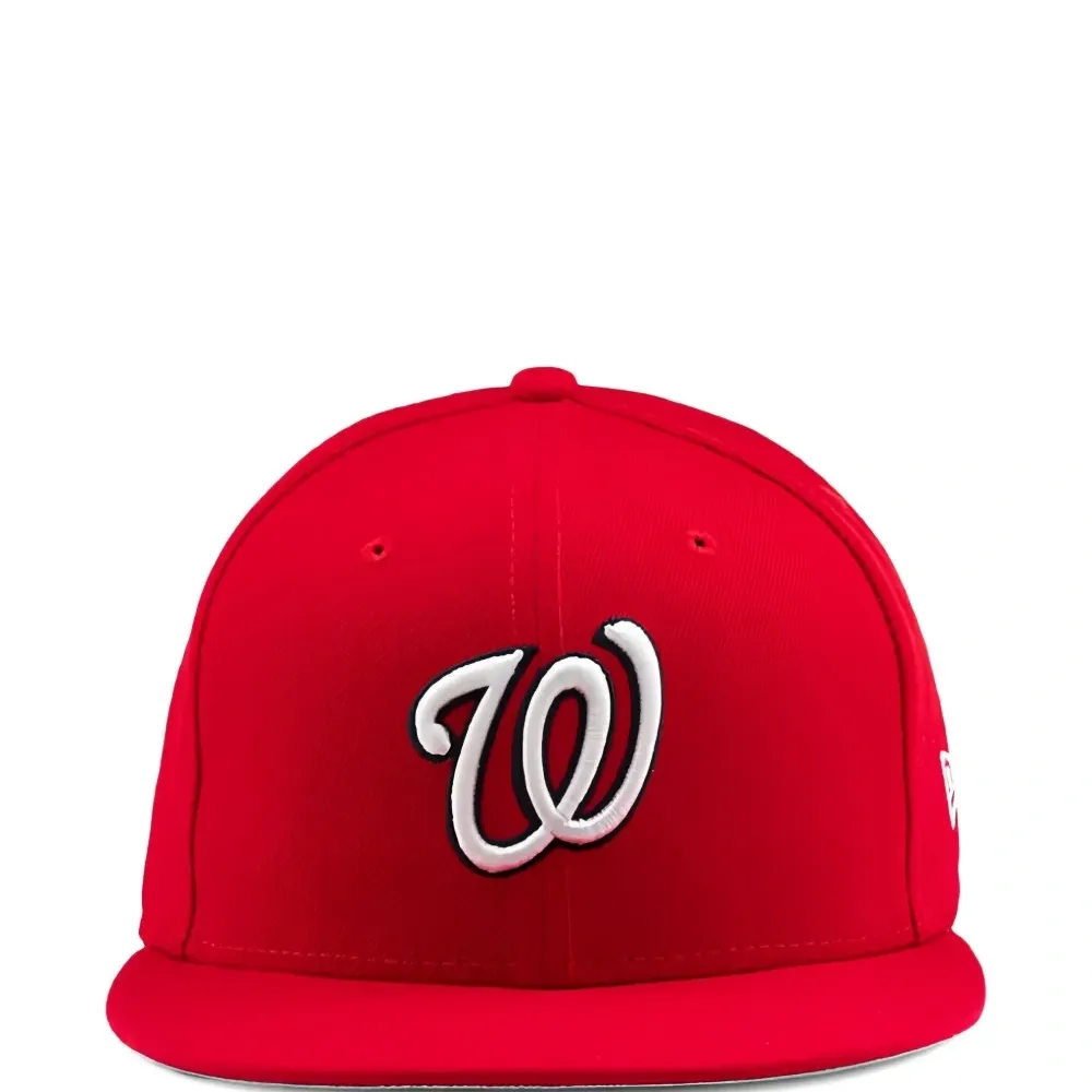 Бейсболка с вышитым логотипом