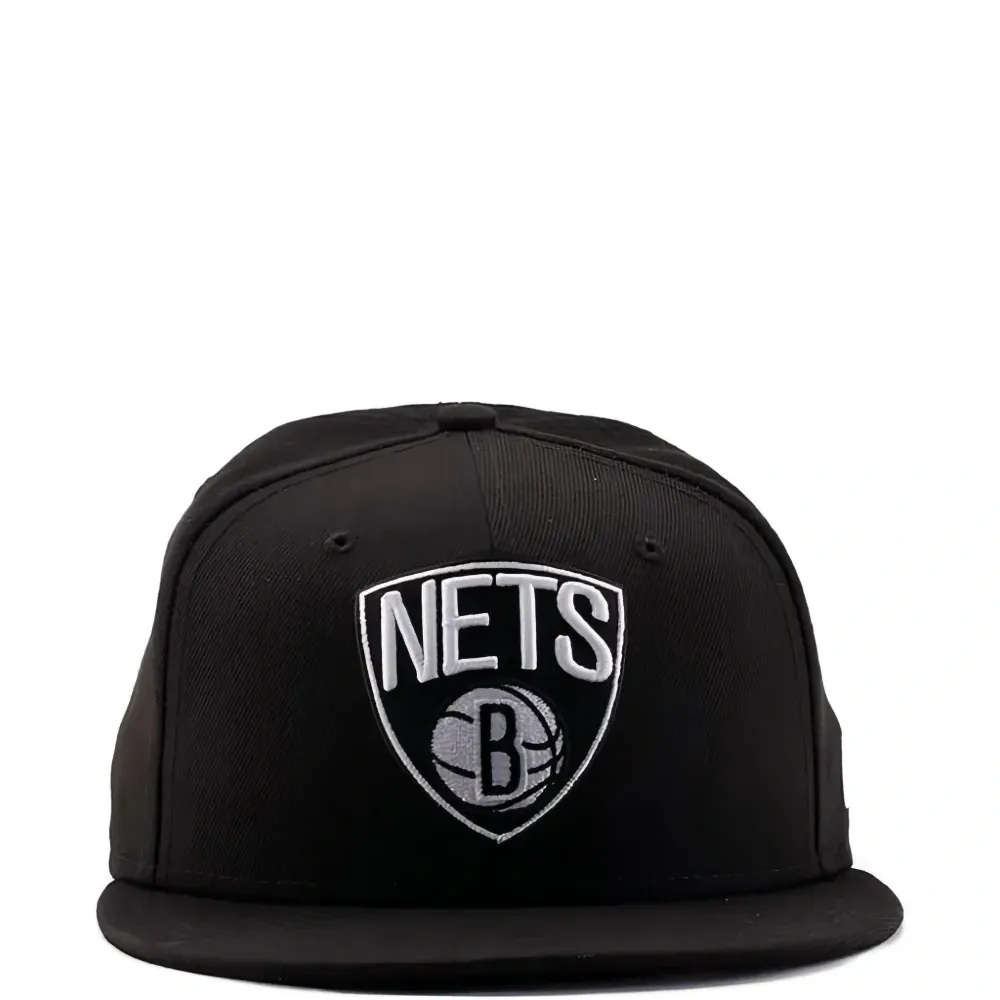 Бейсболка с вышитым логотипом