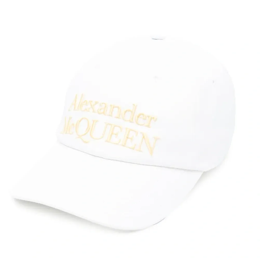 Кепка с вышитым логотипом Кепка с вышитым логотипом