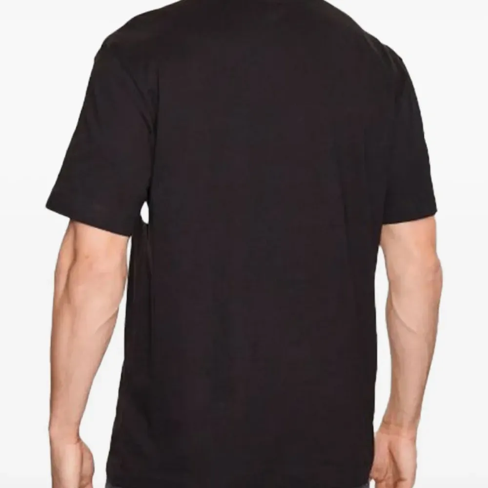 Футболка с круглым вырезом Футболка с круглым вырезом