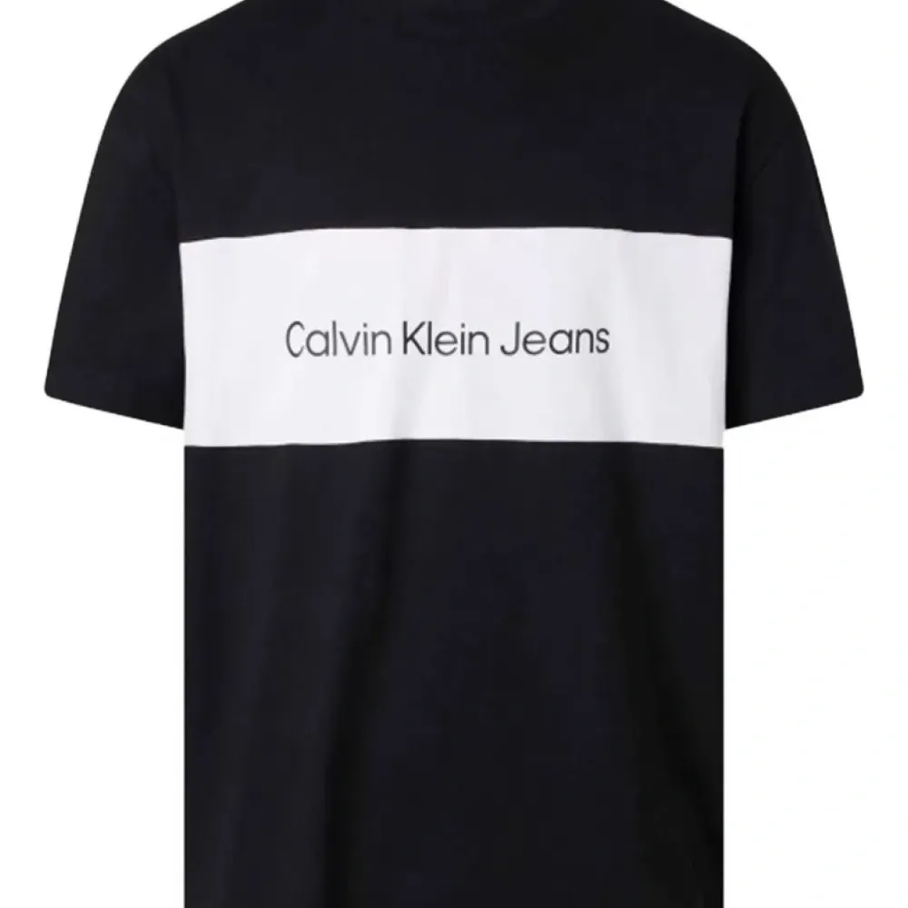 Футболка с круглым вырезом Футболка с круглым вырезом