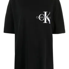 Футболка с вышитым логотипом