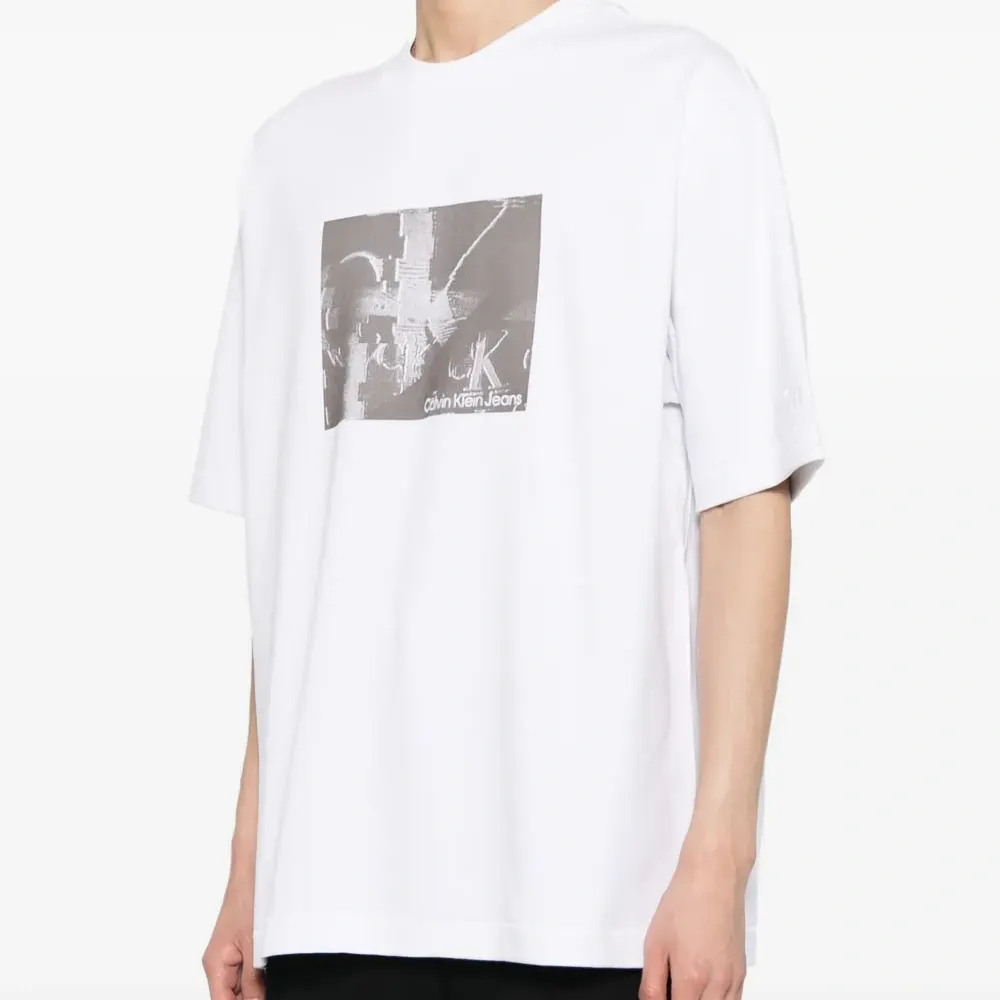 Футболка с логотипом