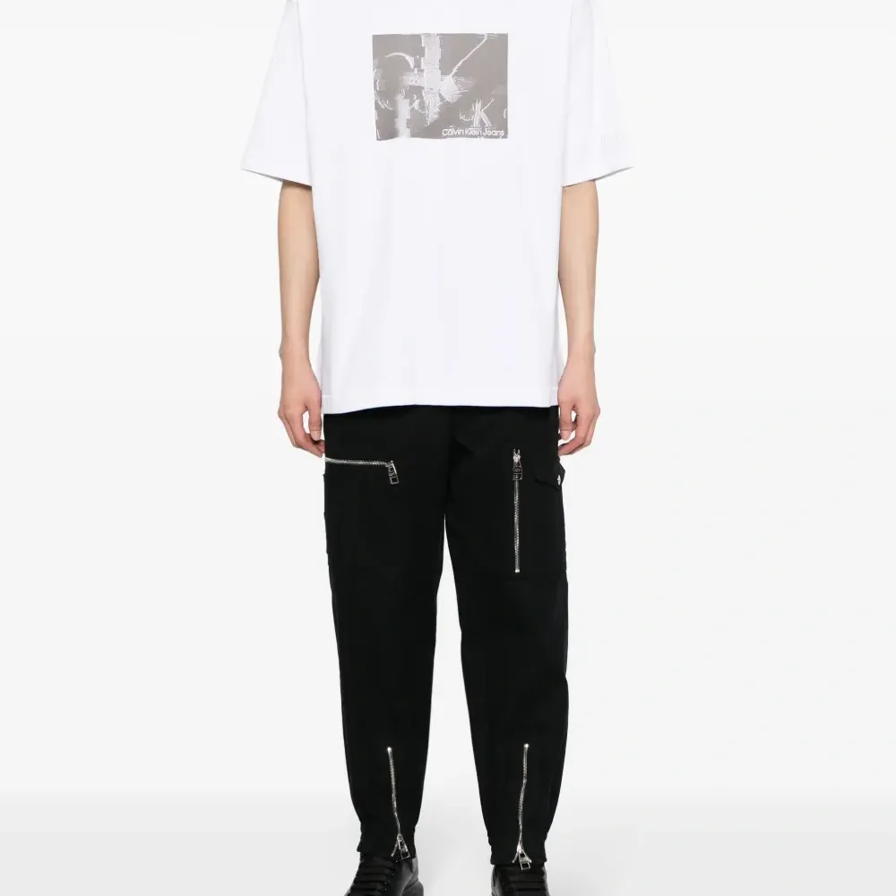 Футболка с логотипом