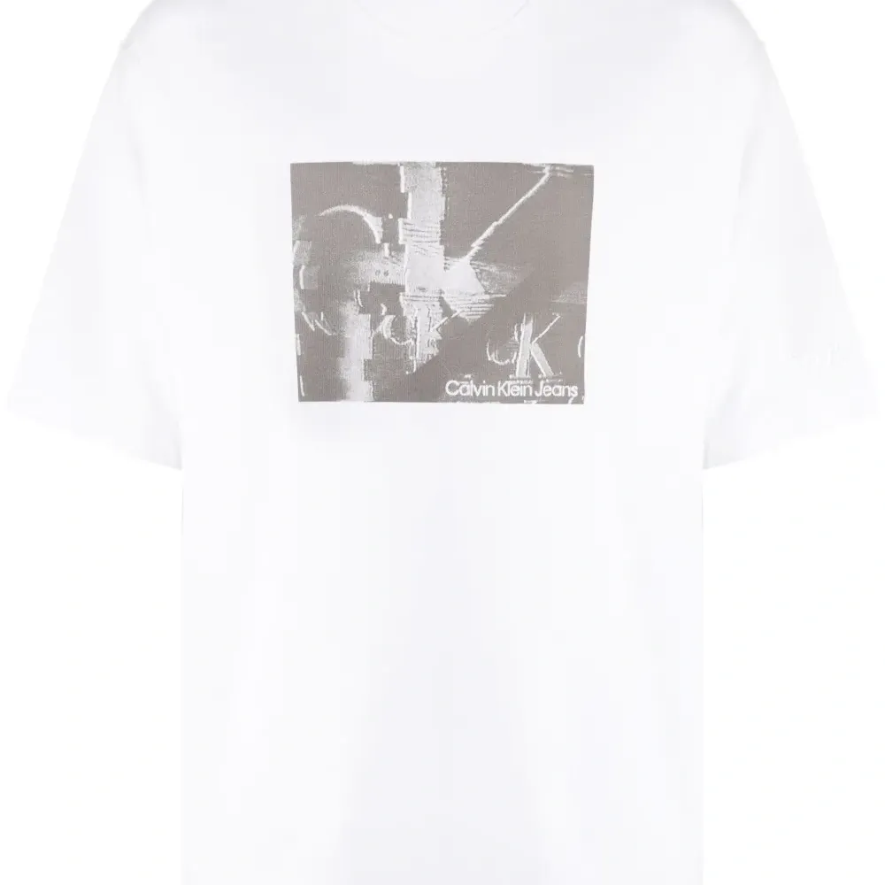 Футболка с логотипом