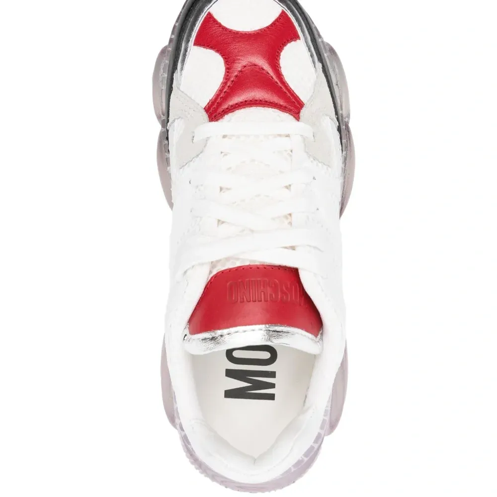 Массивные кроссовки на шнуровке Массивные кроссовки на шнуровке