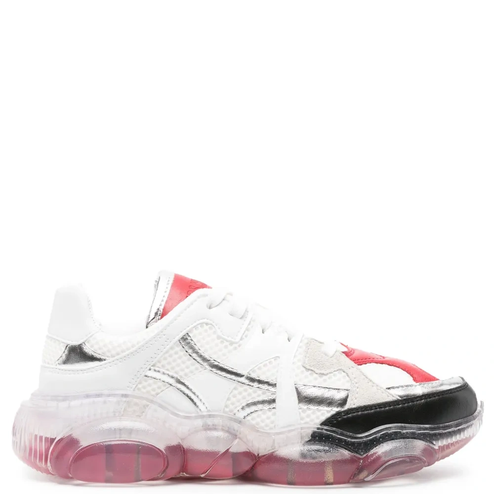 Массивные кроссовки на шнуровке