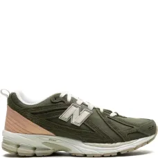 Кроссовки 1906 с нашивкой-логотипом