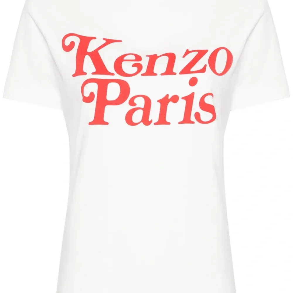 Футболка с логотипом