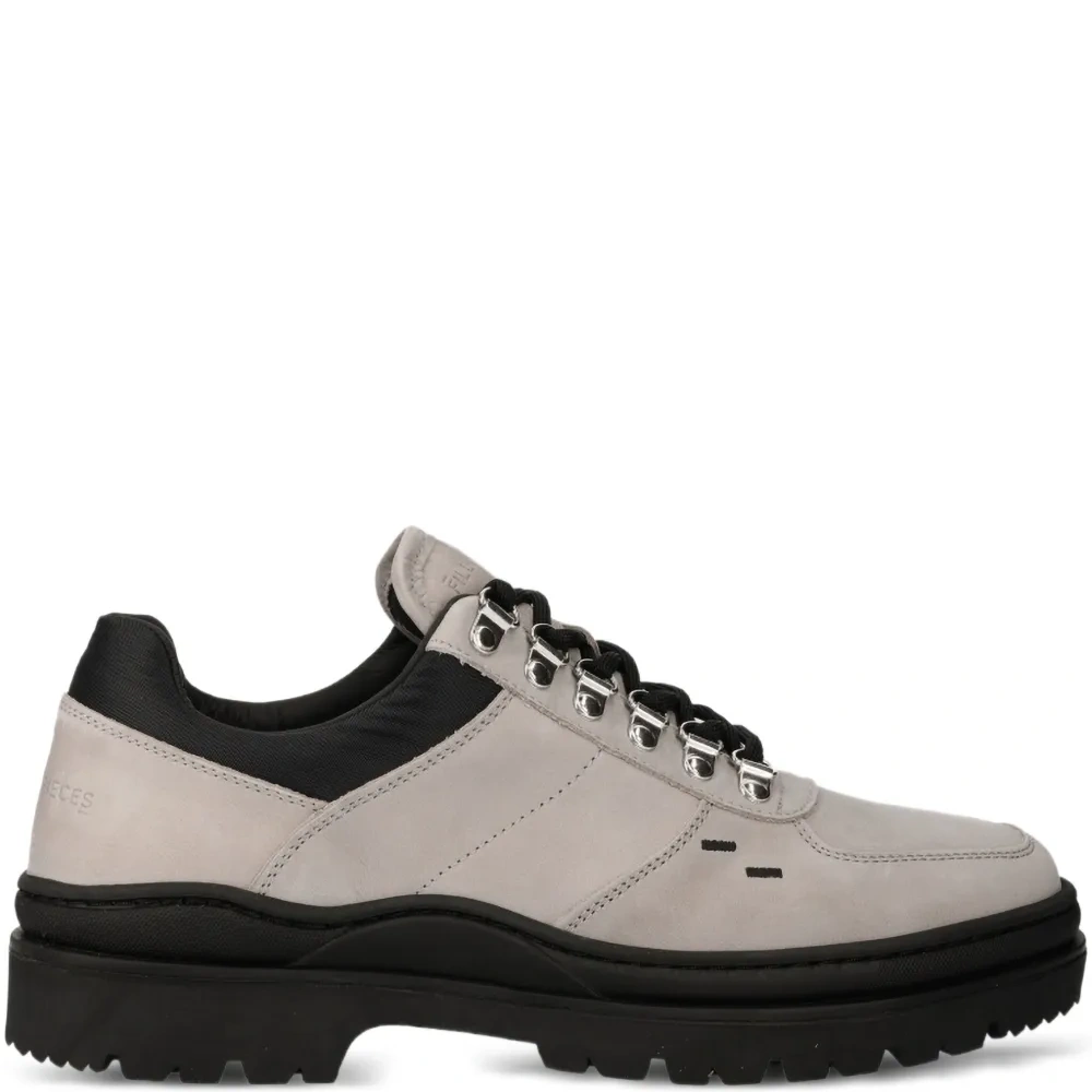 Кроссовки на шнуровке