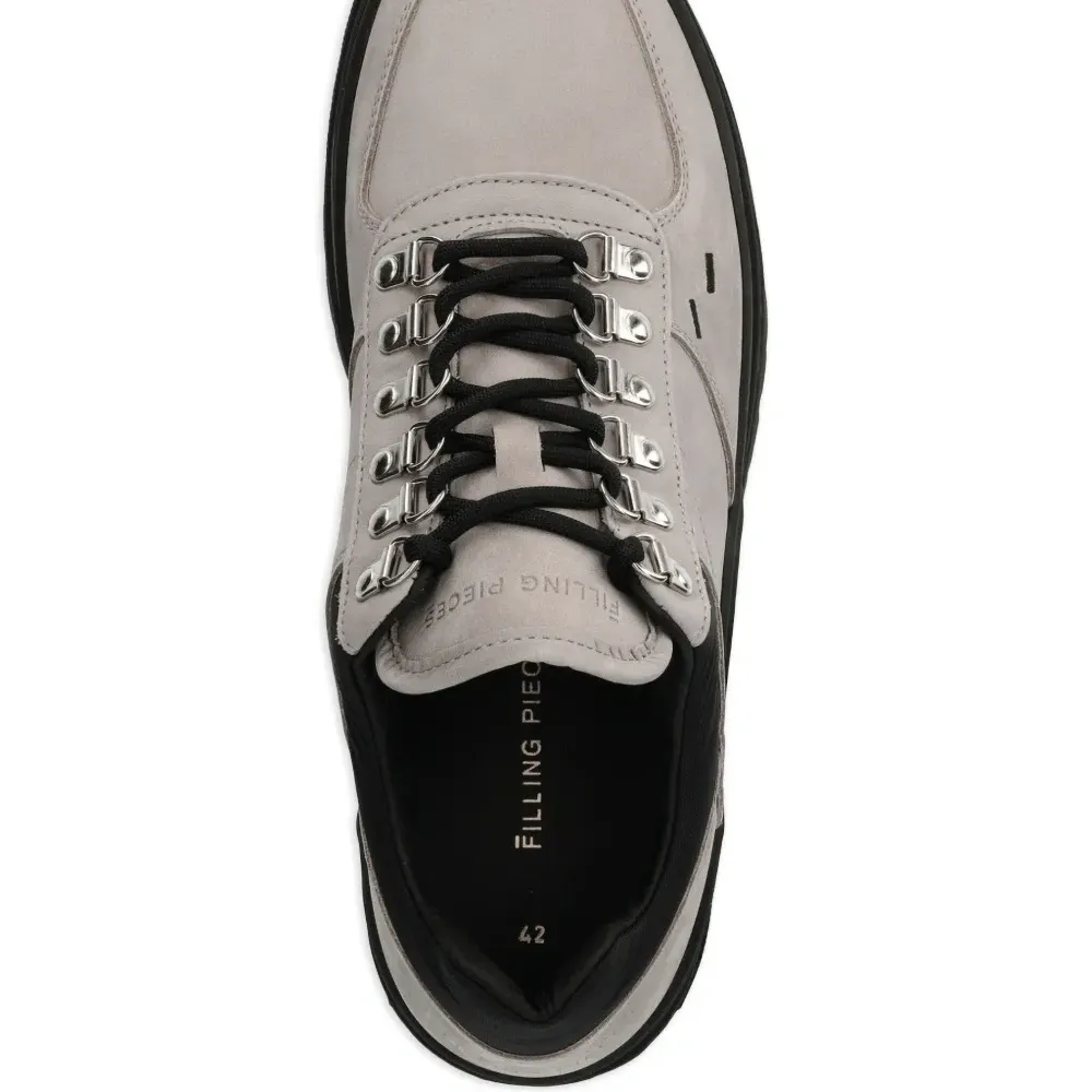 Кроссовки на шнуровке