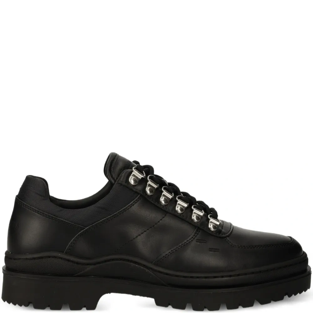 Кроссовки на шнуровке