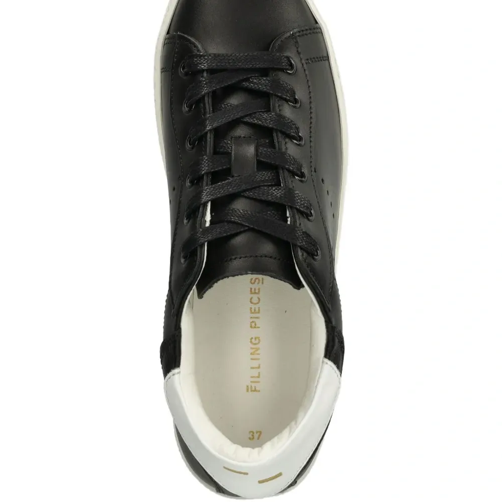 Кроссовки с перфорацией и вставками