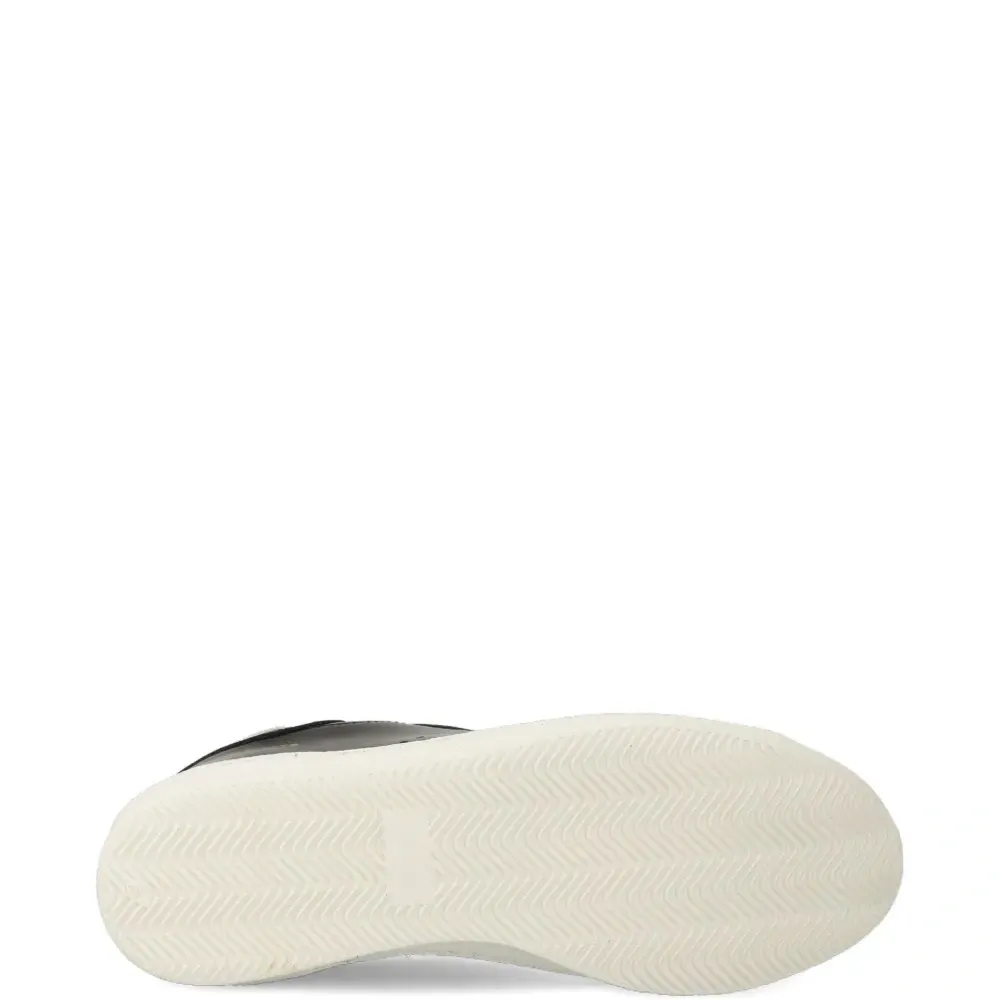 Кроссовки с перфорацией и вставками