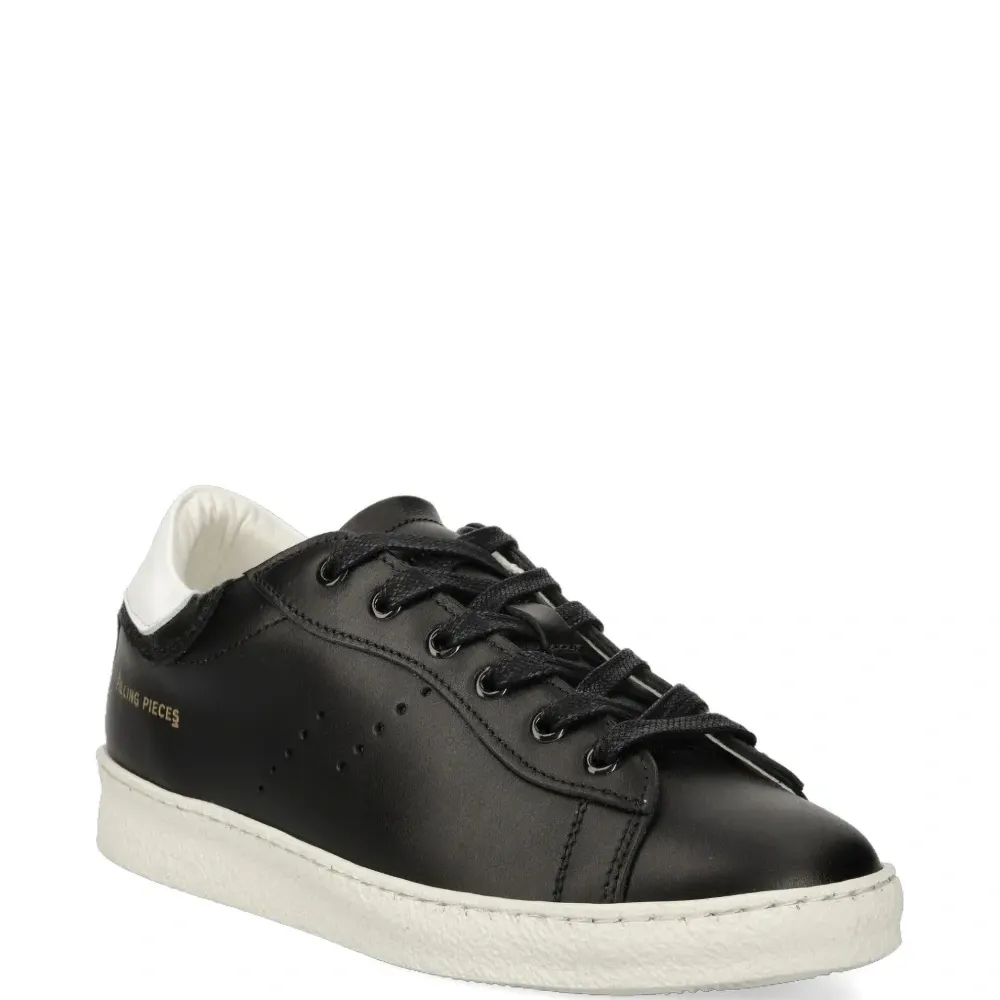 Кроссовки с перфорацией и вставками