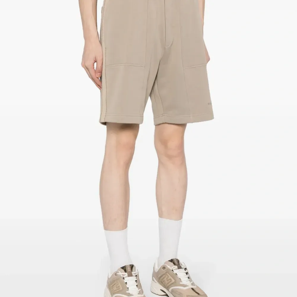 Спортивные шорты с логотипом Спортивные шорты с логотипом