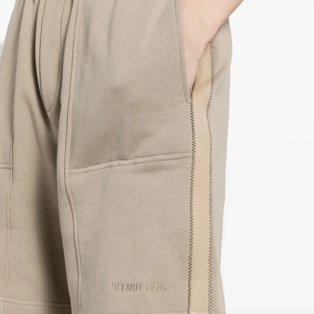 Спортивные шорты с логотипом Спортивные шорты с логотипом