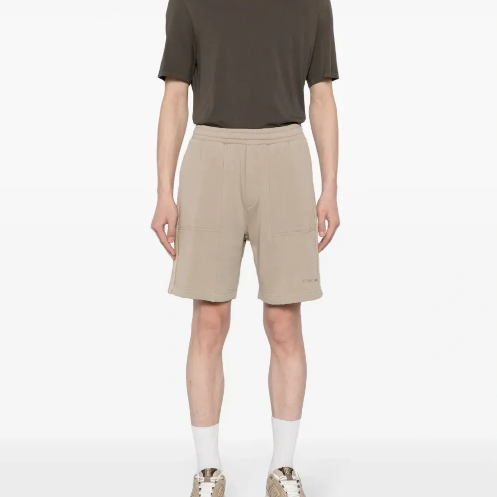 Спортивные шорты с логотипом Спортивные шорты с логотипом