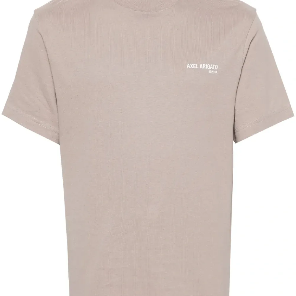 Футболка с логотипом