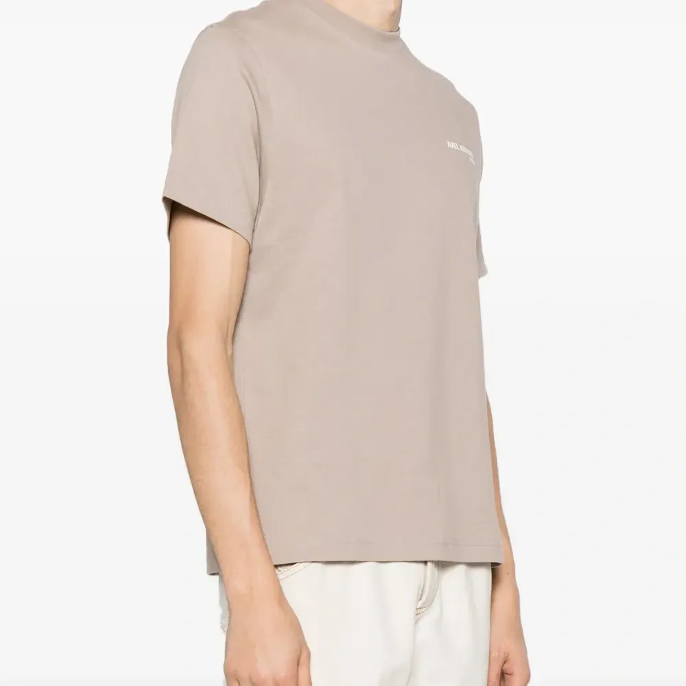 Футболка с логотипом