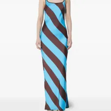 Платье с разрезом и полосками