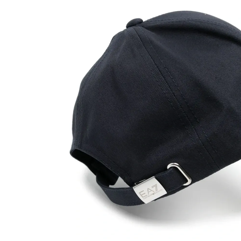 Бейсболка с логотипом