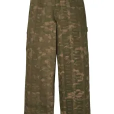 Широкие джинсы с камуфляжным принтом