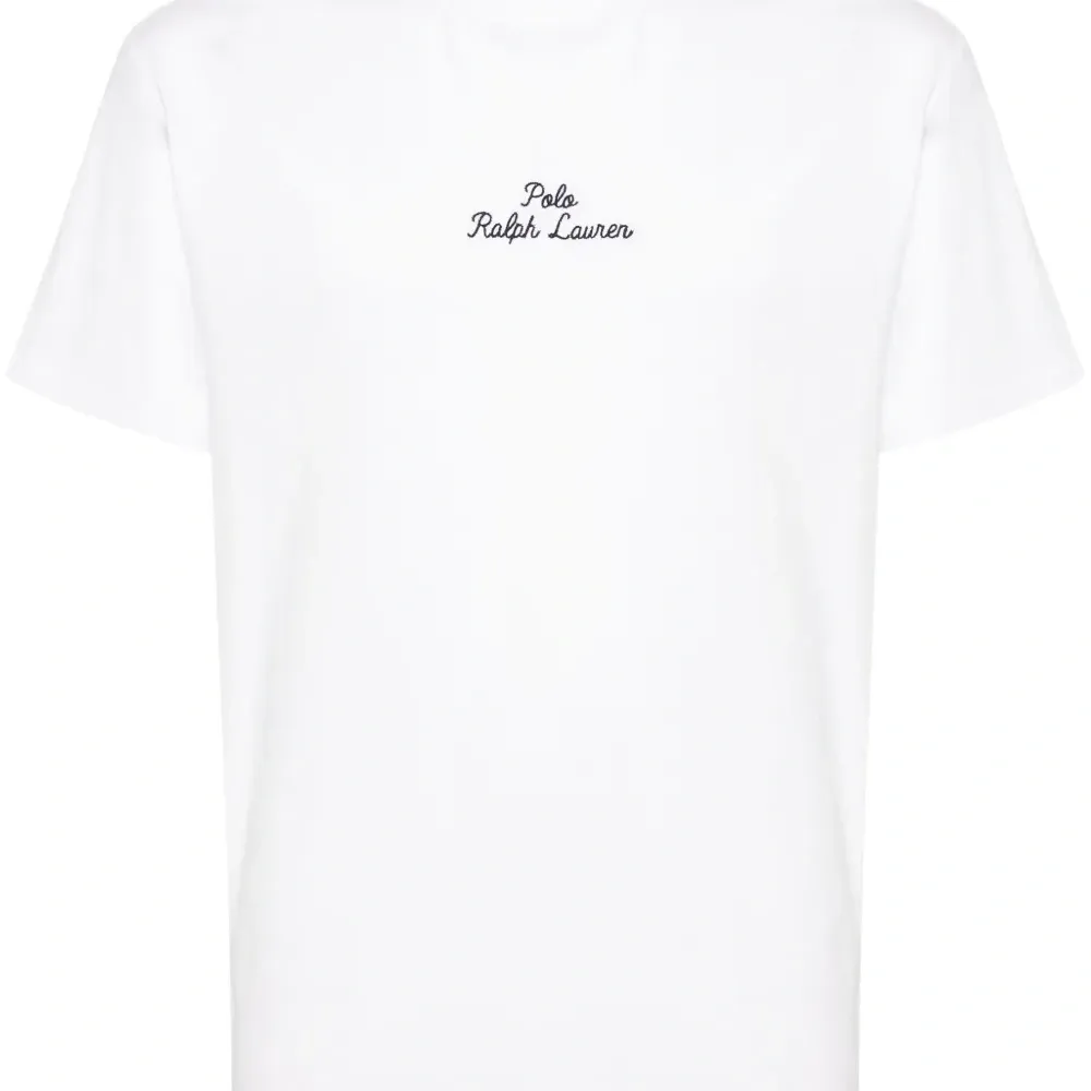 Футболка с вышитым логотипом