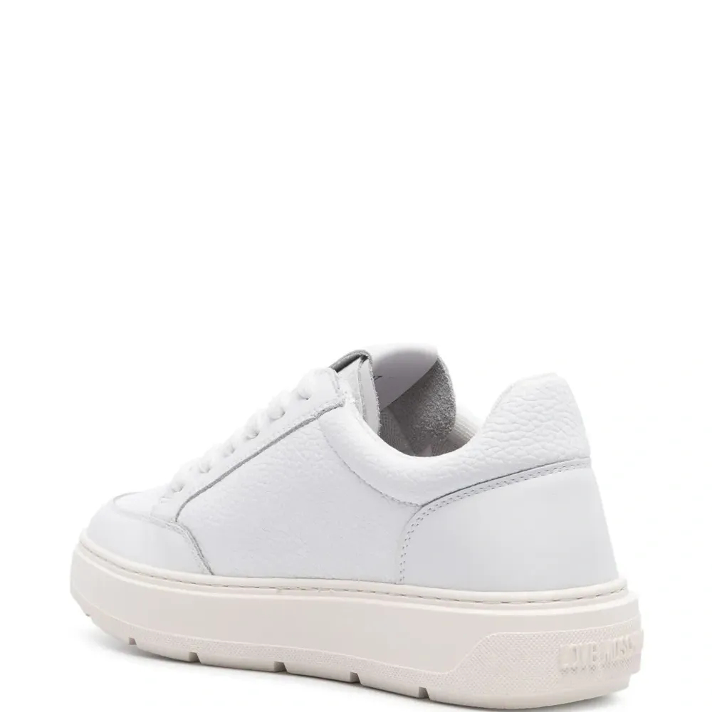 Кроссовки с логотипом