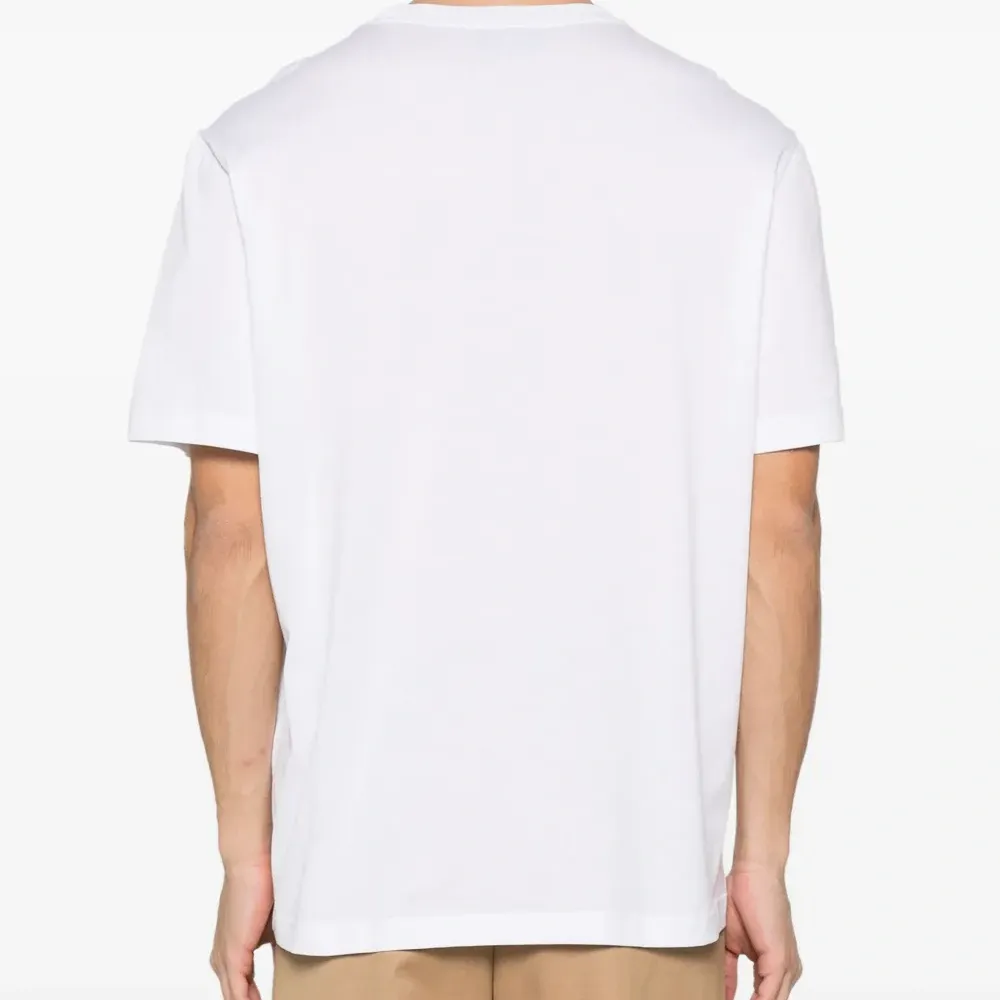 Футболка с вышитым логотипом