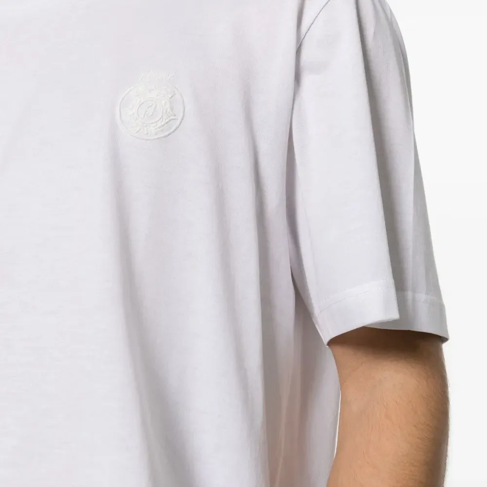 Футболка с вышитым логотипом